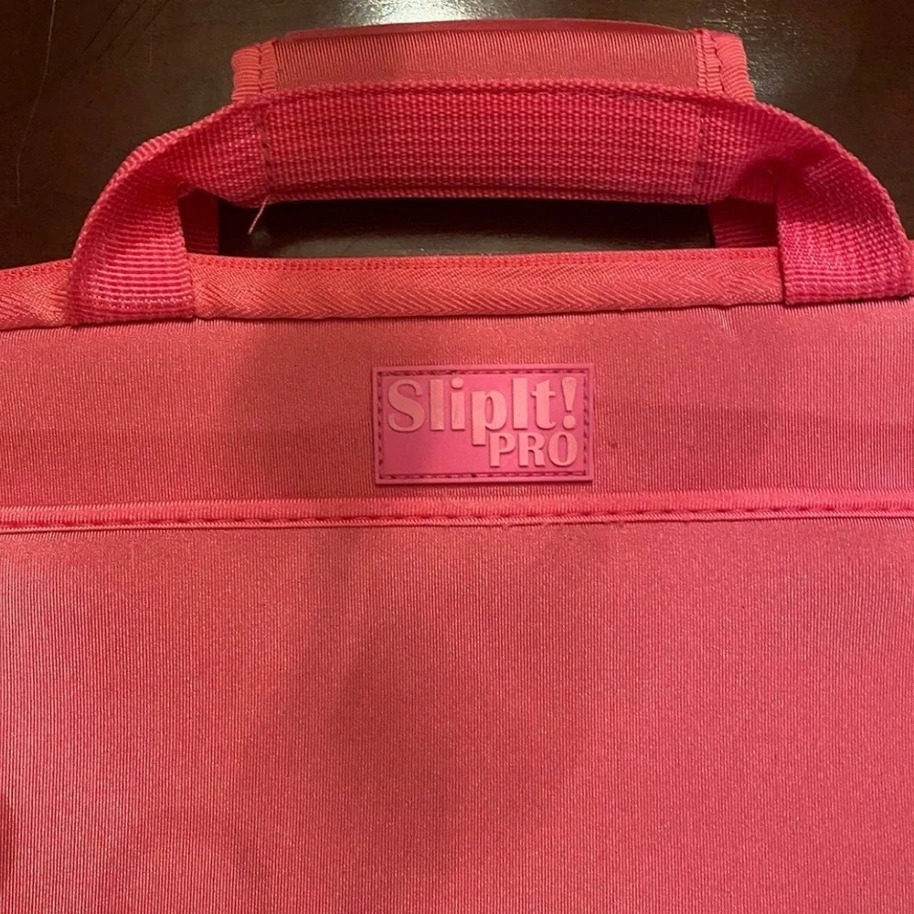 NWOT SlipIt Pro laptop case for 17